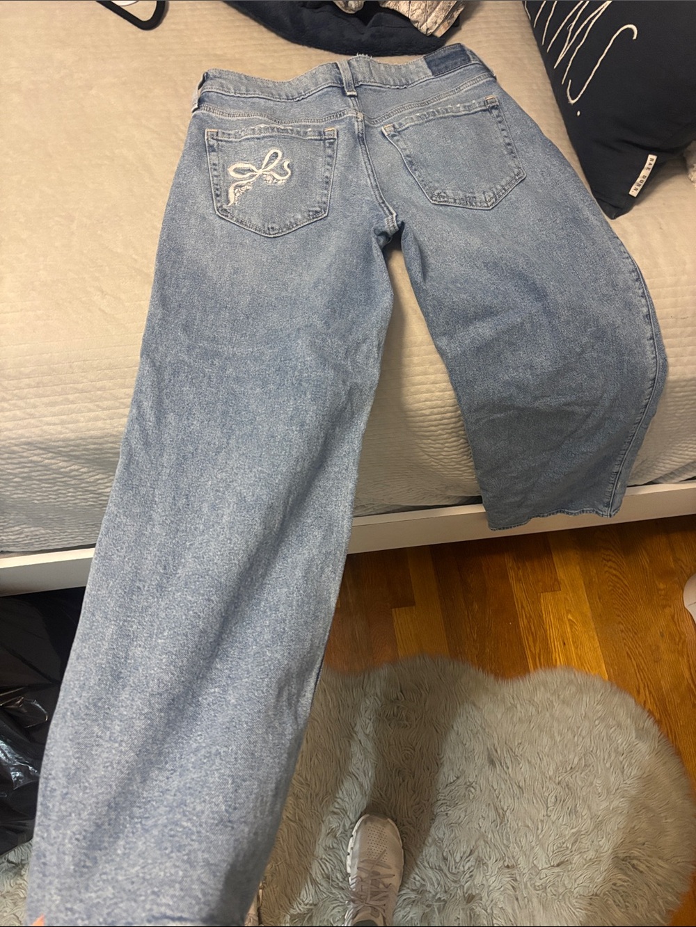 Hollister size 6 / 28w jeans
